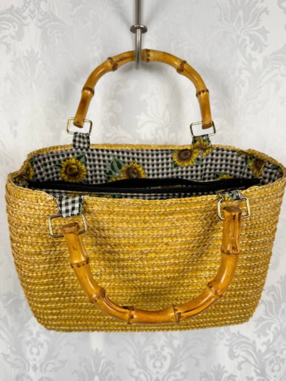 Vintage small straw purse with sunflower patterned lining and bamboo handles. - Picture 1 of 9